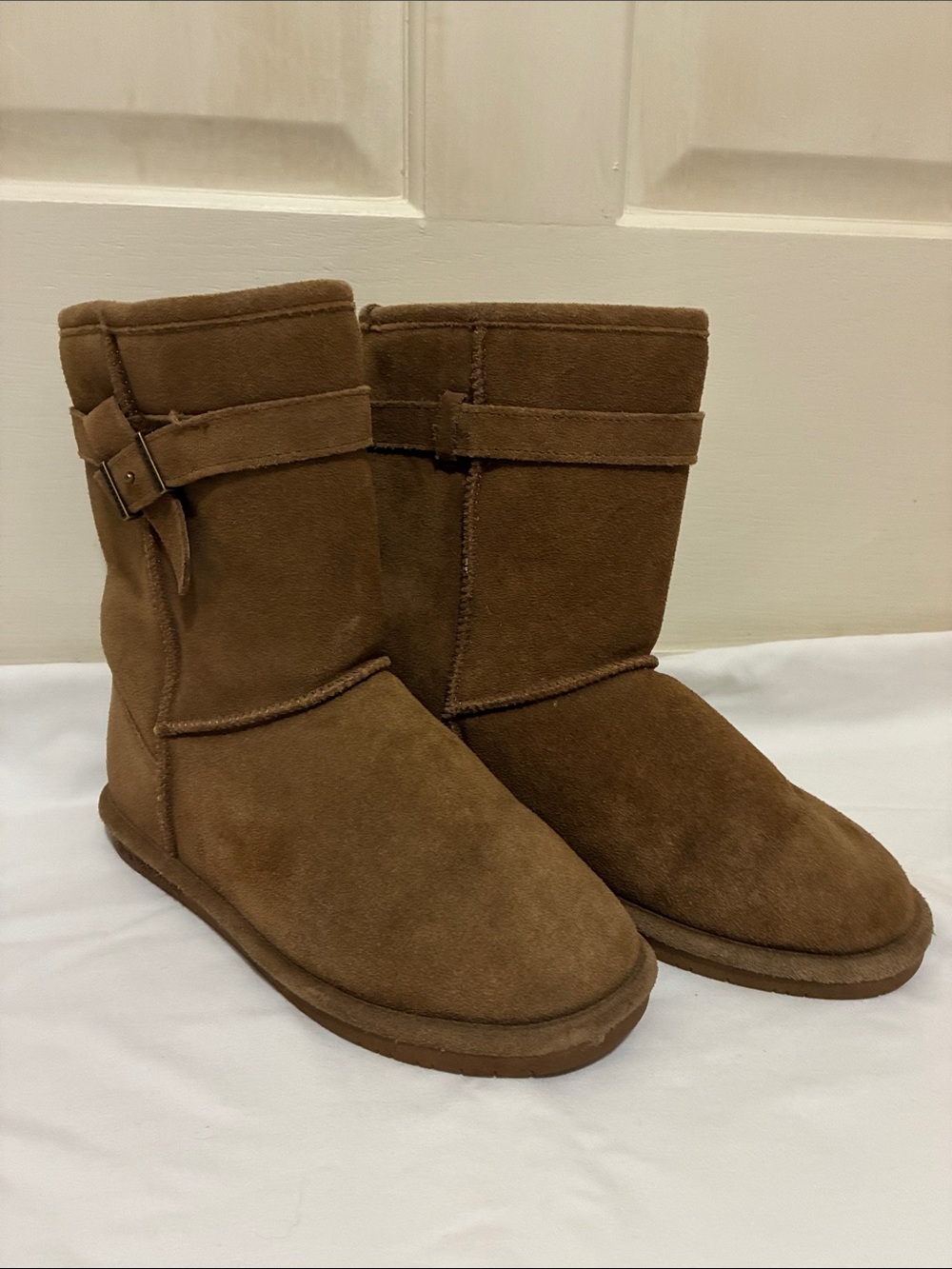 Bearpaw Val Hickory Mid Calf Shearling Boots Size 9 Buckle & Strap Accent